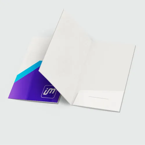 Pasta personalizada em couché brilho com bolsa colada, em tons de roxo e azul
