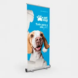 Roll-up banner publicitário com estrutura retrátil, exemplo de expositor